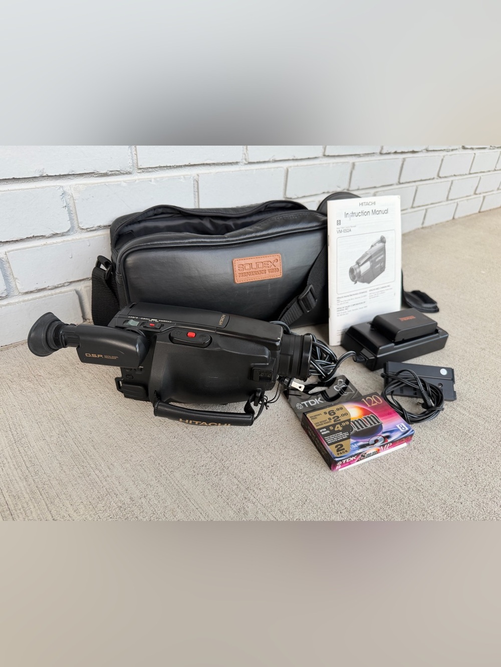 Hitachi VM-E52A 8mm Camcorder Bundle w/ Charger Battery Case Manual Tested Power